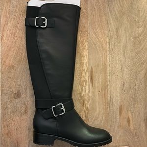 Brand new Unisa Paris boots size 6 in black!